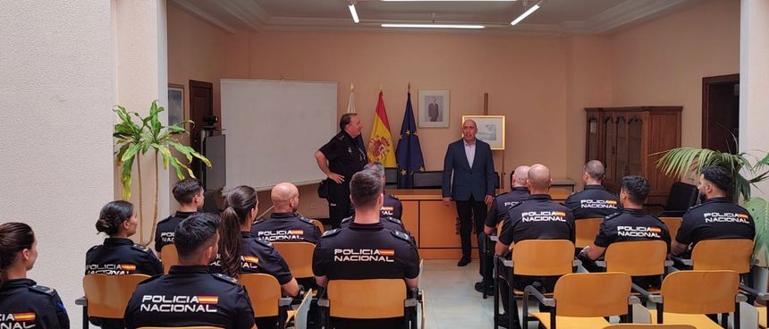 Pedro Viera les dio la bienvenida
