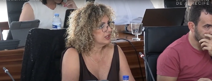 Eli Merino en el pleno del Ayuntamiento de Arrecife.