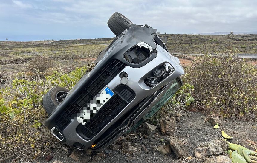 Así de destrozado quedó el vehículo tras el vuelco