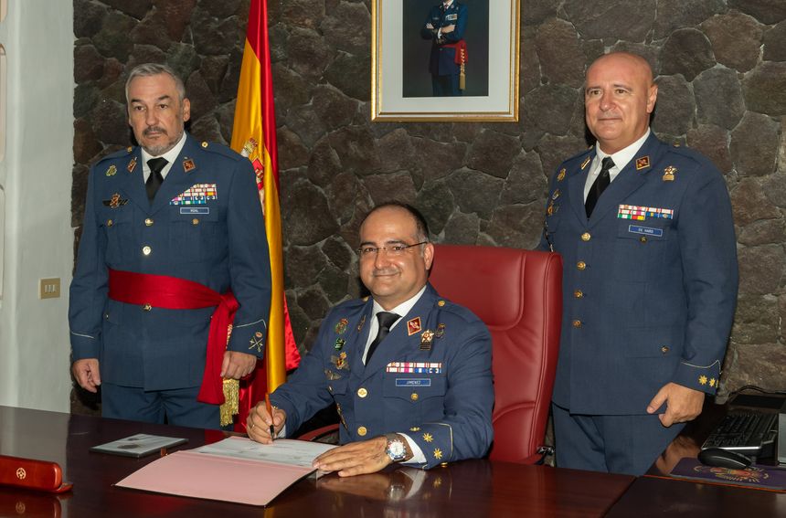 Foto Toma de posesión BA Lanzarote_Izquierda a derecha_General Vidal_Coronel Jiménez_Coronel De Haro
