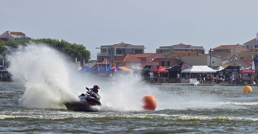 Daniel Hernández en plena acción en las aguas portuguesas.