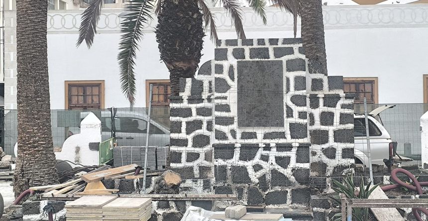 Imagen del monumento sin la cruz.