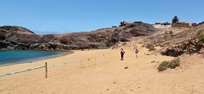 Playa de Papagayo precintada
