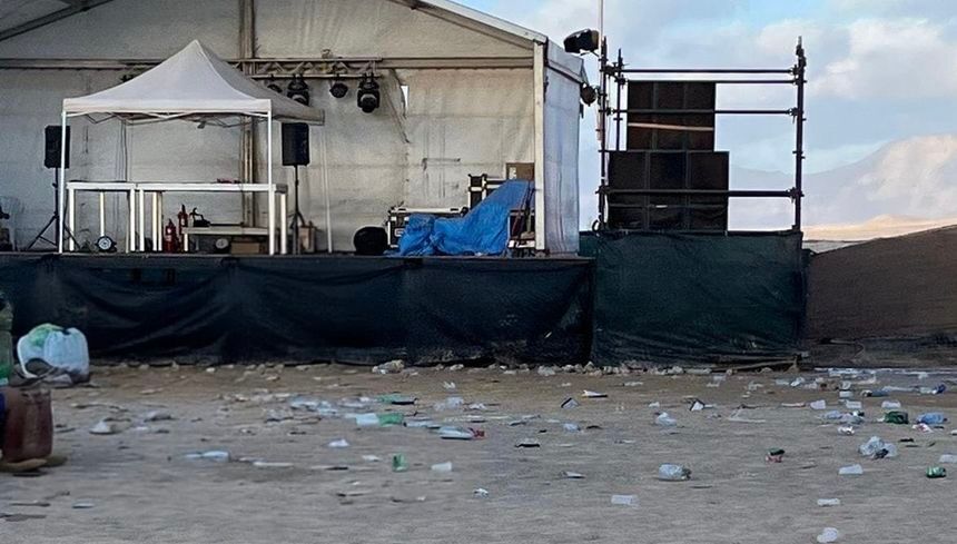Imagen de cómo estaba el escenario de la verbena este domingo