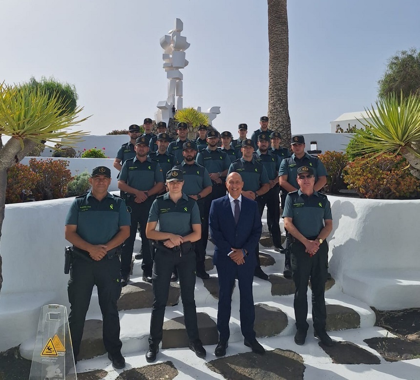 Pedro Viera acompañó a los guardias civiles en prácticas al Monumento al Campesino.