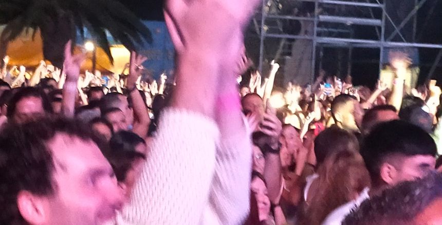 Durante el tiempo que duró el concierto la gente vibró, saltó y bailó como pocas veces en Arrecife