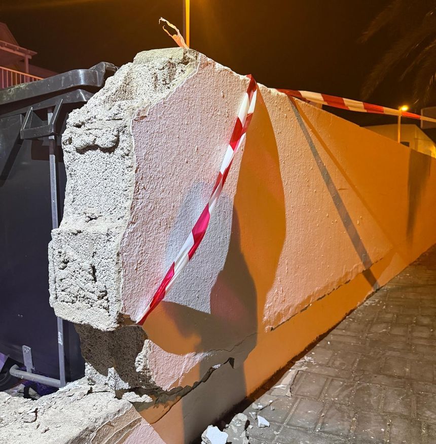 Así quedó el muro tras el accidente