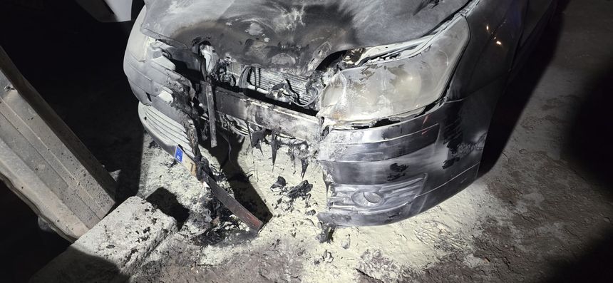Car Fire Extinguished by Residents in Arrecife Without Fire Brigade Intervention