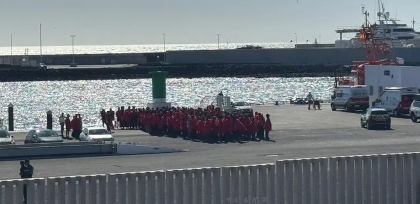 New Wave of Migrants Rescued Off Canary Islands Amidst Extreme Heat