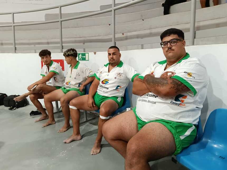 Hakim García junto a sus compañeros del San Bartolomé.