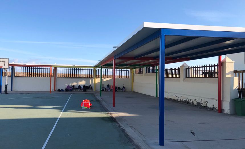 nueva cubierta para zombra en el CEIP de Playa Blanca
