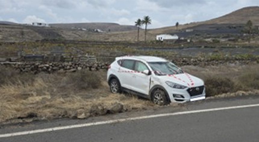 Imagen del coche siniestrado tras la actuación de los bomberos