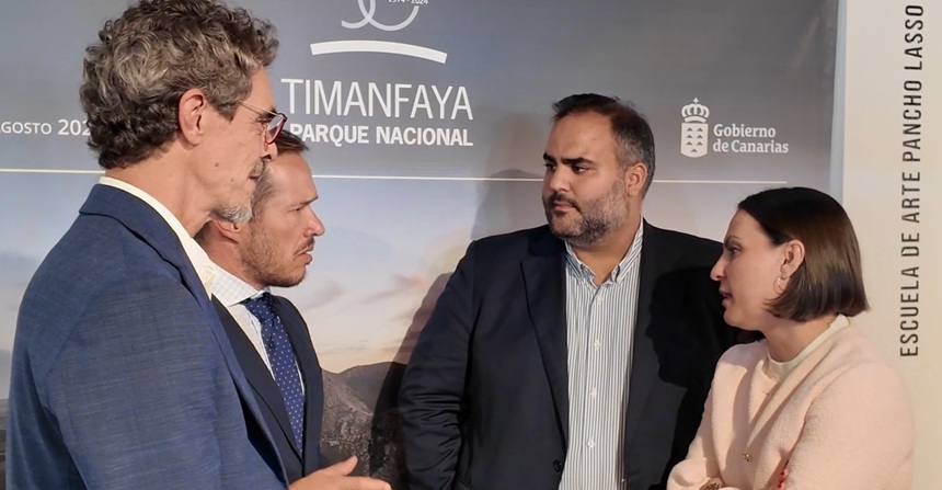 El consejero del Gobierno canario junto al responsable del Parque Nacional, el consejero de Medio Ambiente del Cabildo y la consejera de Cultura del Ejecutivo autonómico.