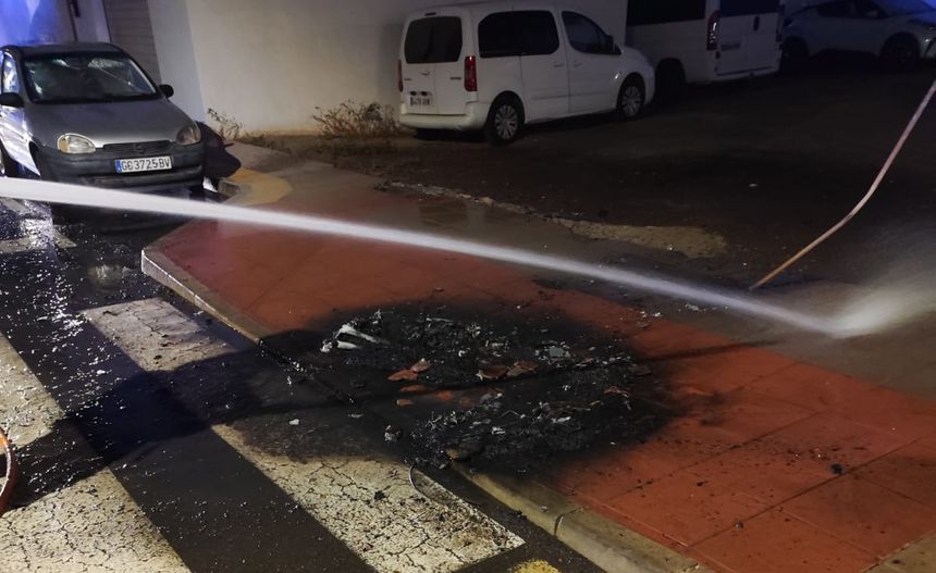 Imagen de cómo quedó la zona tras la actuación de los bomberos