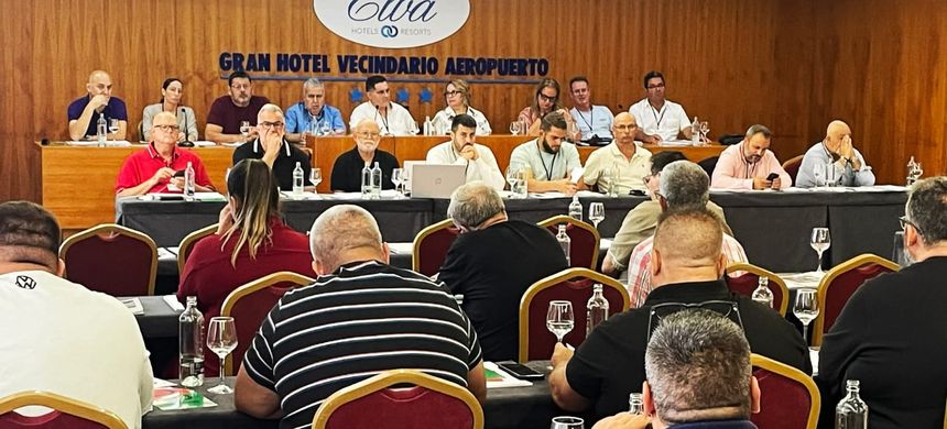 Mucha gente de la lucha debatiendo su futuro en el Archipiélago