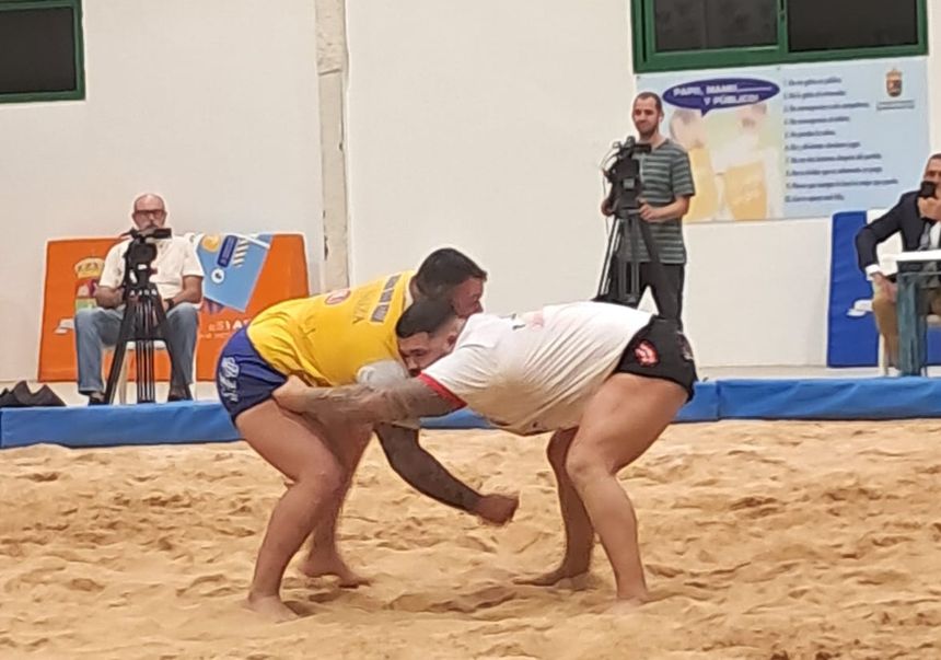 Agarrada final entre Juan Miguel Cruz y Cristo Betancor.