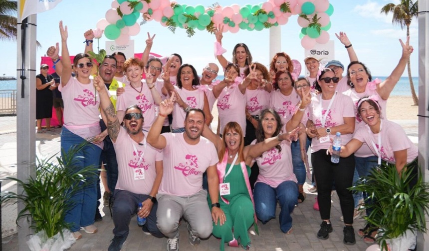Las personas que participaron en la importante pasarela con el alcalde de Arrecife y parte de su grupo de gobierno.