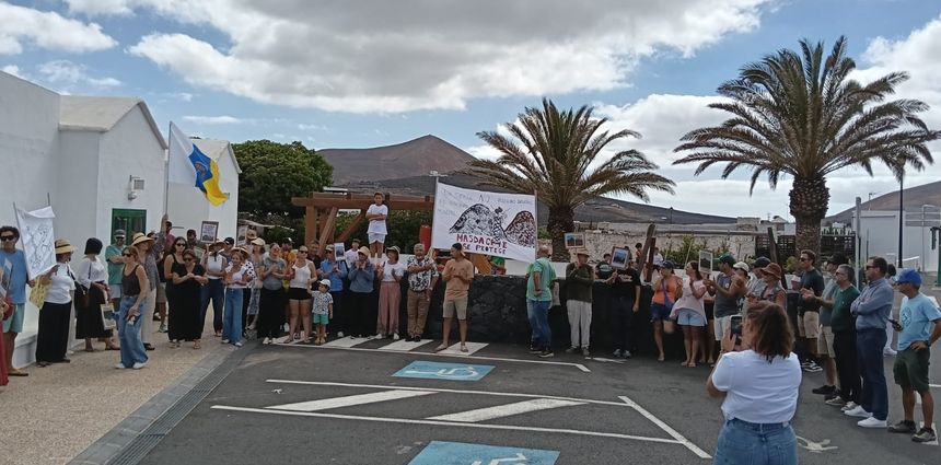 Los vecinos cuando terminaron su pequeña marcha de protesta