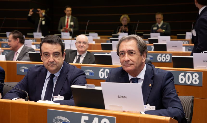 El presidente de la Cámara lanzaroteña durante el desarrollo del encuentro.