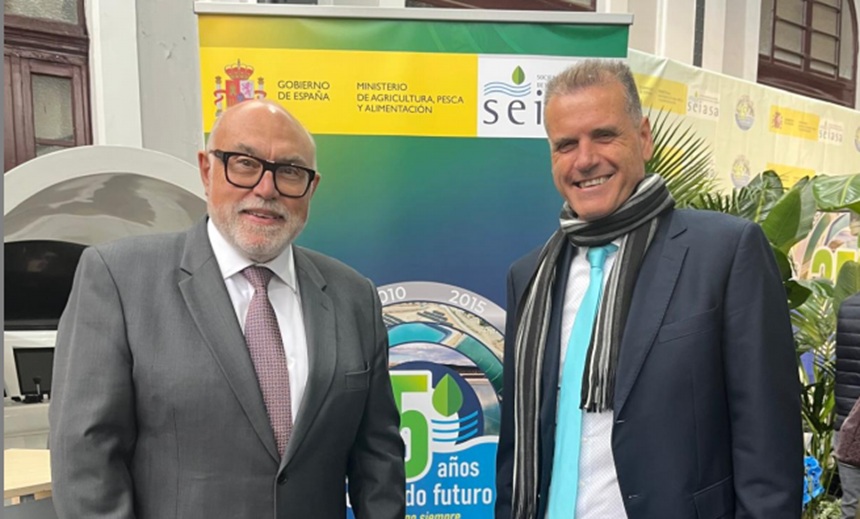 El consejero Domingo Cejas a la salida del acto.