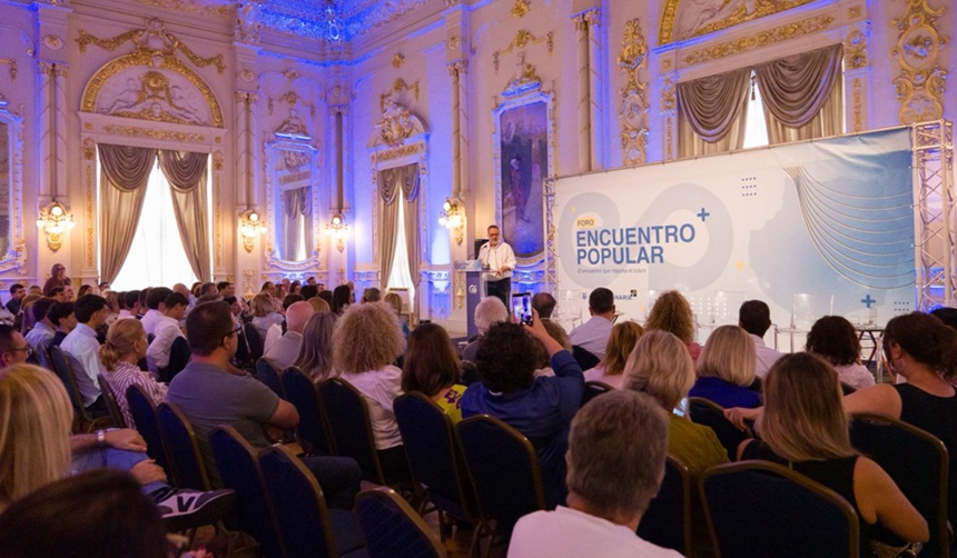 El secretario general del PP, Poli Suárez, durante su intervención.