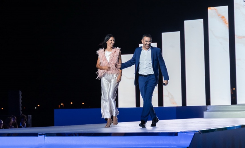 Aroa Revelo y Oswaldo Betancort también desfilaron por la pasarela.