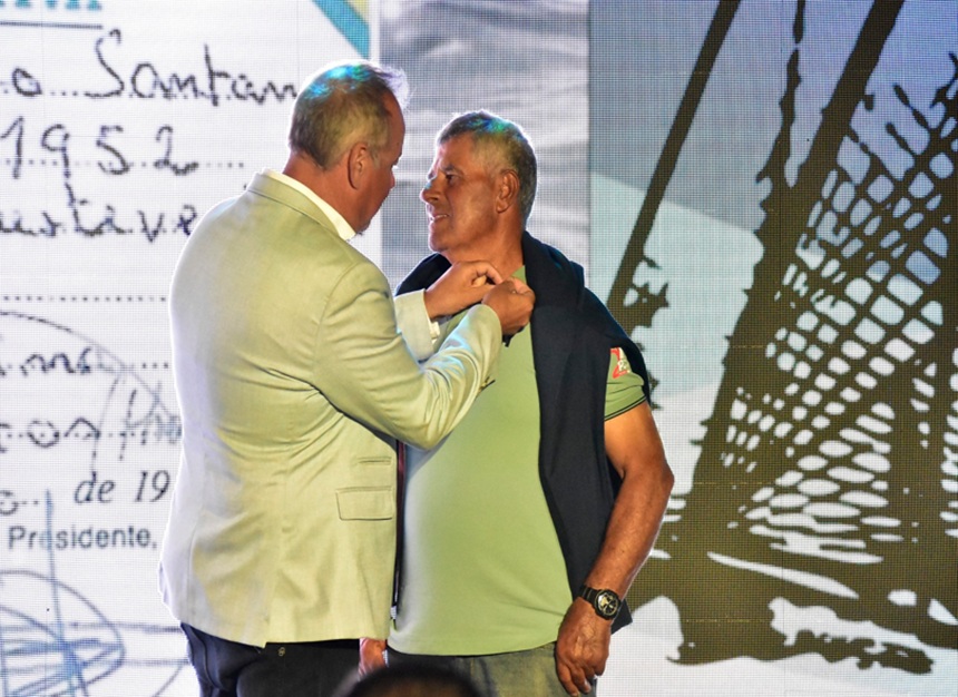 Momento en el que el presidente de la Federación