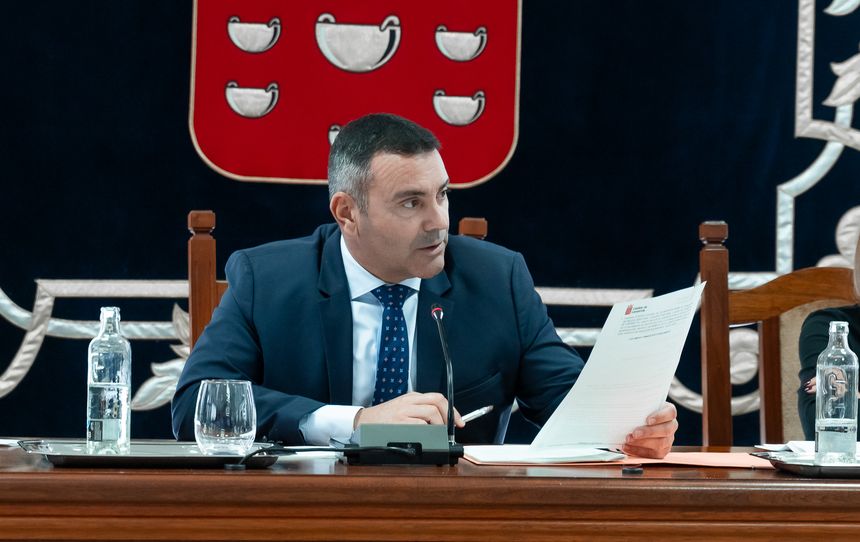 El presidente del Cabildo durante su intervención.