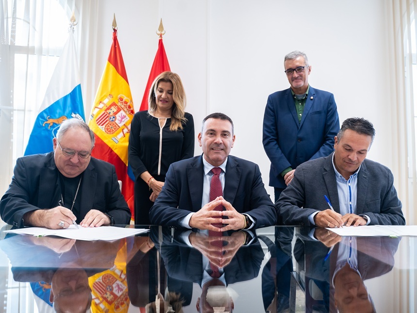 Firma Contrato Centro Integral de Cáritas  (3)