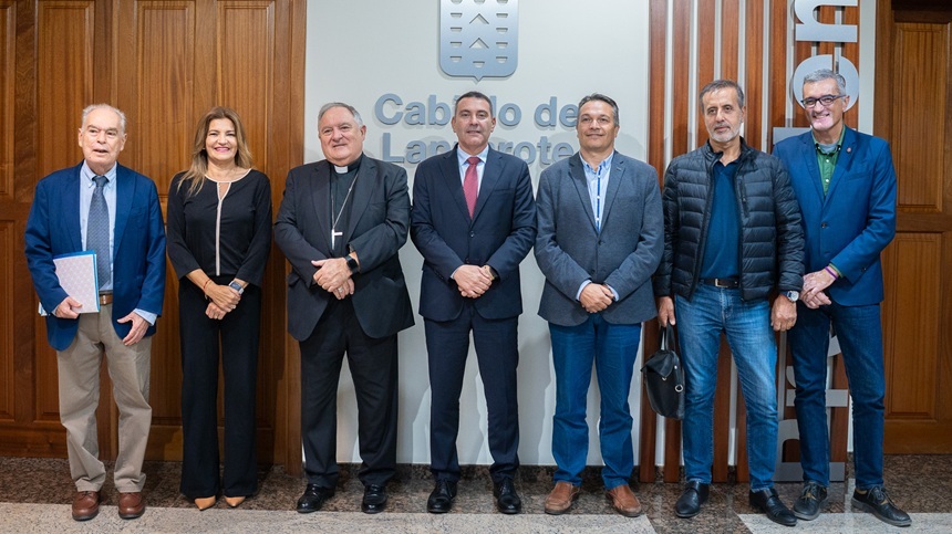 Firma Contrato Centro Integral de Cáritas  (5)