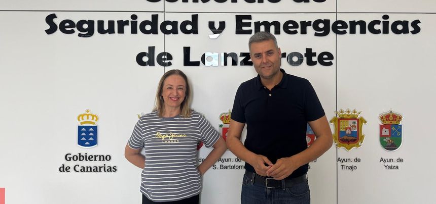 Francisco Aparicio junto a la periodista de Crónicas Laura San José en el programa especial.