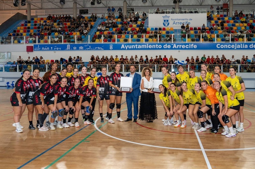 Estreno del pabellón con el partido del CB San José Obrero vs Puerto del Carmen.