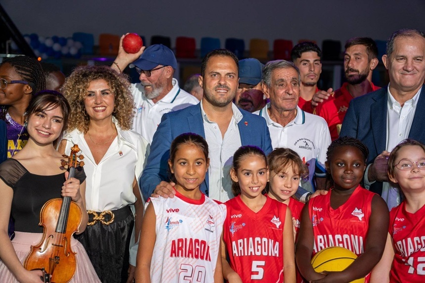 Un momento del acto oficial de reapertura del Pabellón de Argana