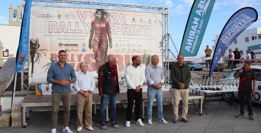 Organizadores y colaboradores de la prueba, entre ellos los ediles del Ayuntamiento de Yaiza.