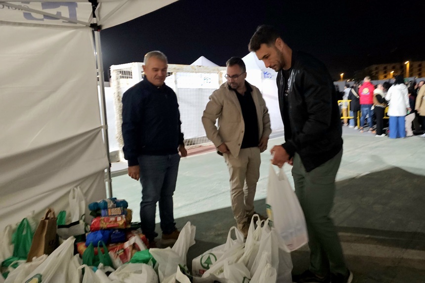 Los organizadores de la gala solidaria lograron reunir más de 1.000 kilos de comida.