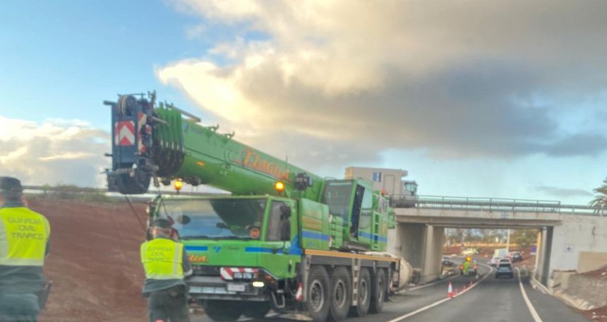 La Guardia Civil se vio obligada a restringir el tráfico en la zona.