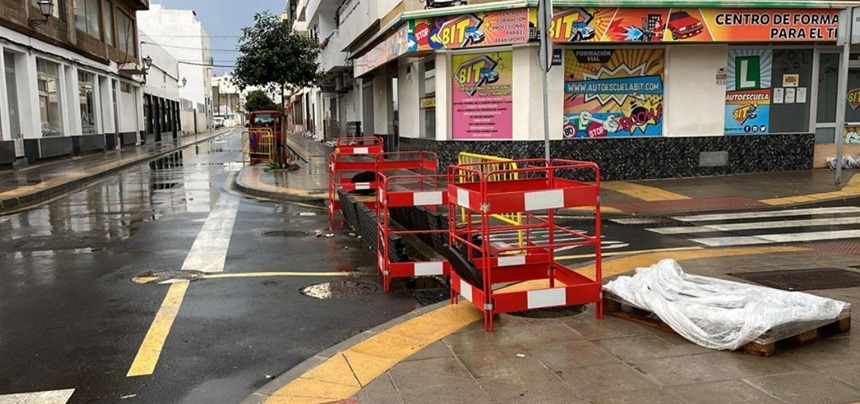 Las calles más conflictivas durante las lluvias han seguido cortadas este domingo.