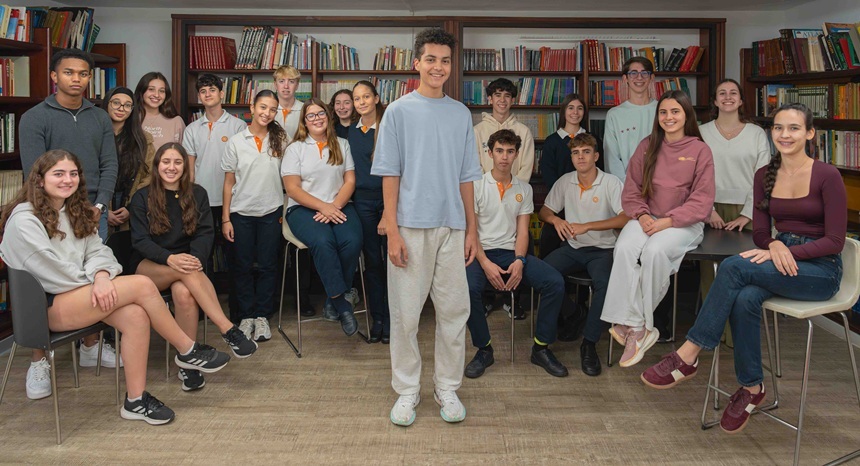 Noel con sus compañeros.