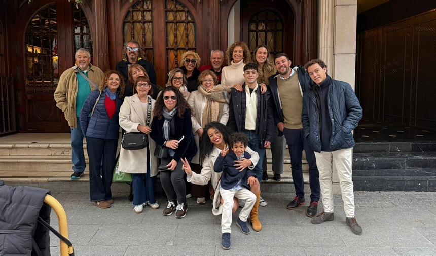 La gran familia en la calle Preciados de la capital del Reino.
