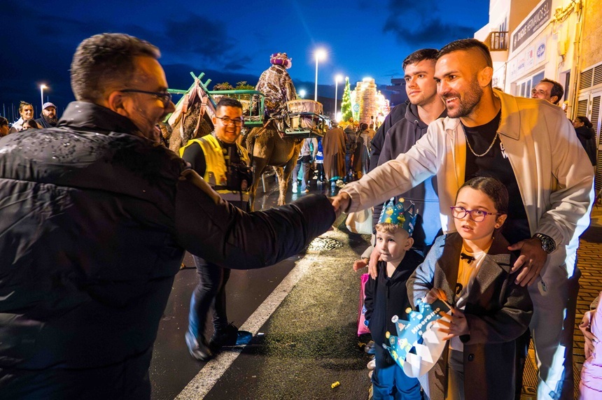 El deportista de la UFC Hecher Sosa se sumó a la cabalgata.