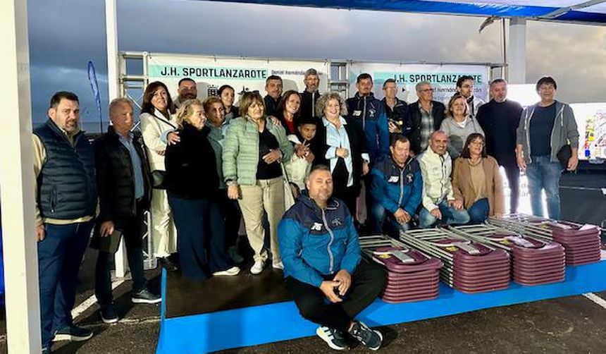 Foto con amigos y familiares del piloto
