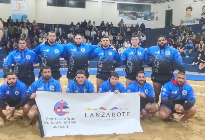 El equipo completo del Tinajo