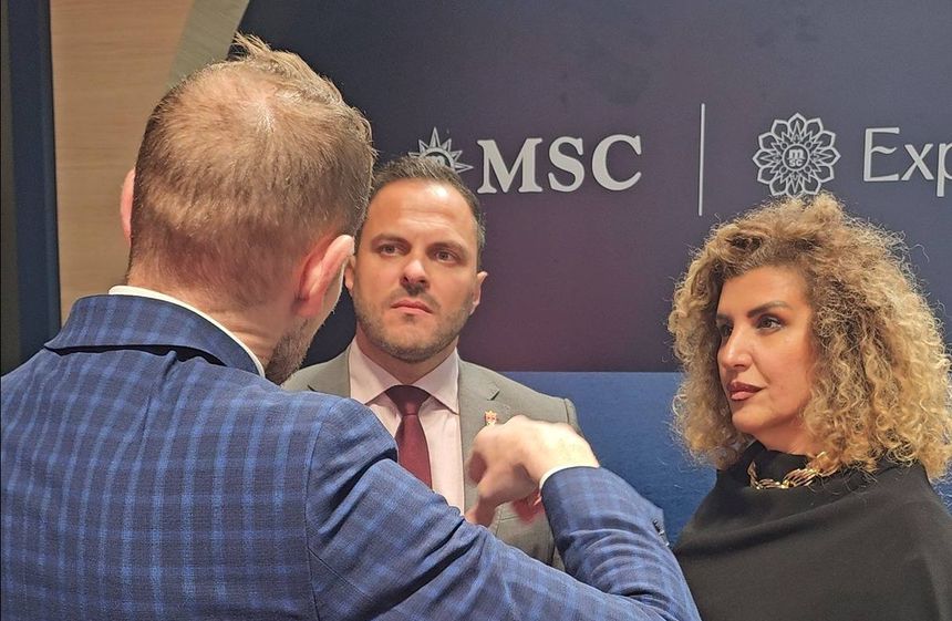 El alcalde de Arrecife y la concejala de Turismo junto al director general de MSC Cruceros para España, Fernando Pacheco, en la reunión celebrada en Fitur