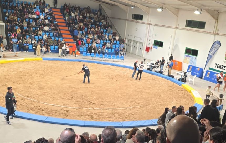 El público acudió al terrero muy temprano