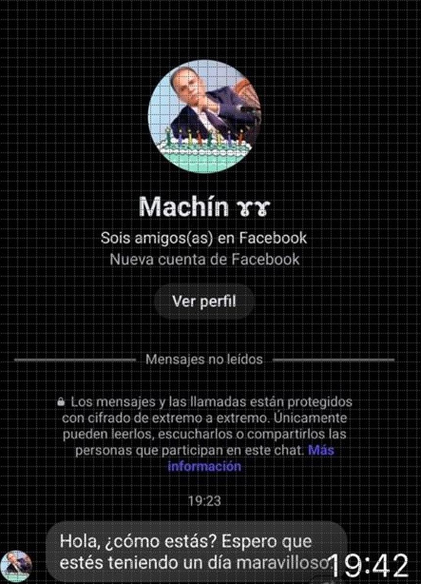 Imagen de cómo inician conversaciones desde el perfil falso