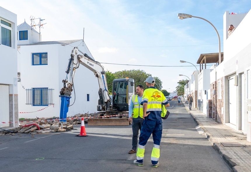 El alcalde Yonathan de León visita las obras en el  Tinasoria que se han reanuado este mes