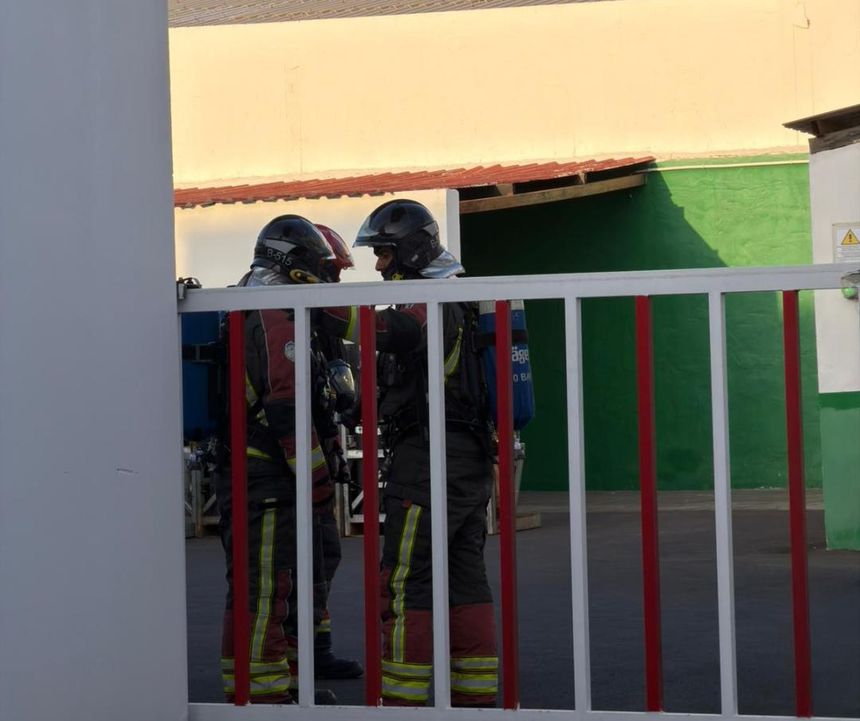 Los bomberos en el momento de la inspección
