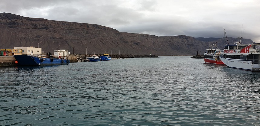 Imagen del puerto de Órzola.