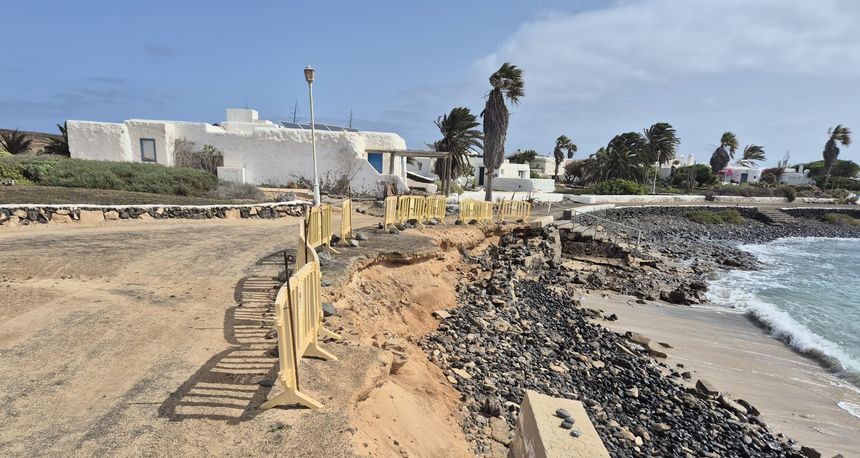 Viento y mala mar, las palmeras han sufrido también lo suyo