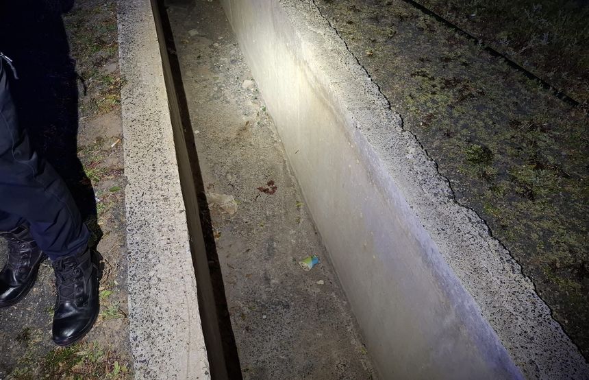 La zanja donde cayó la persona.